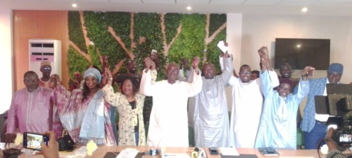 Les membres des FER-KM lors du lancement